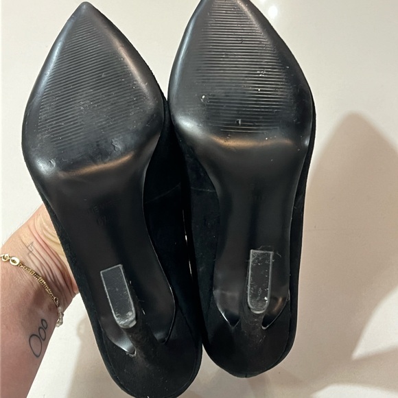 Nine West Trendz Pump in Black Suede, Size 6.5 - Picture 4 of 5